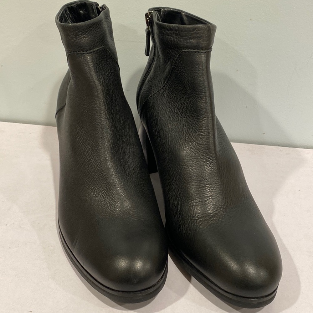 Aquatalia Italy NEW black leather ankle zipper boots 🥾 & dust bag block heel - Picture 3 of 16